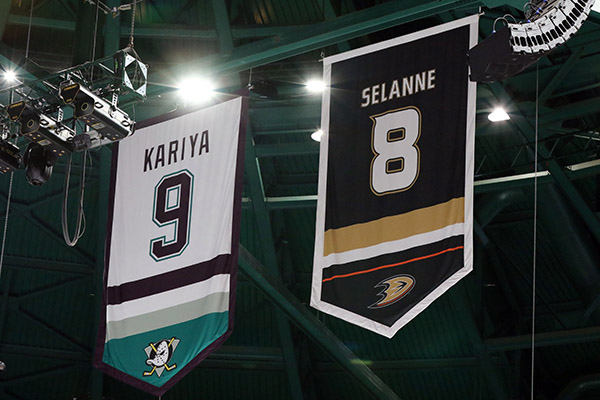 Anaheim Ducks retire Hall of Fame scorer Paul Kariya's No. 9