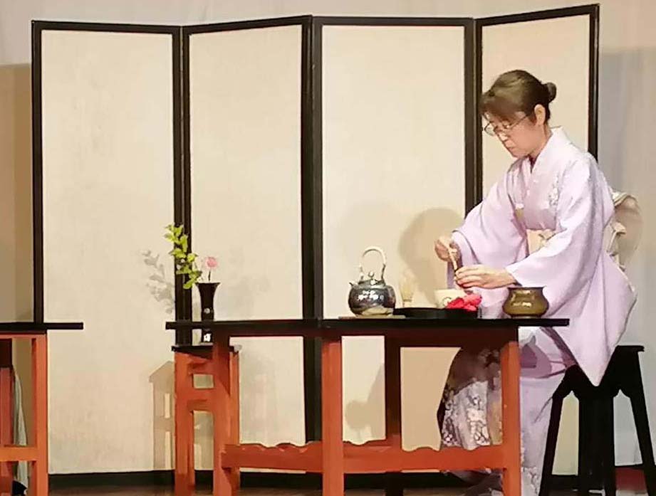 Chanoyu: The Urasenke Tradition of Tea (English and Japanese