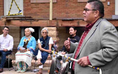 Thumbnail for Memorializando uma história compartilhada entre comunidades nativas e nipo-americanas em Fort Lincoln