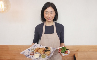 Thumbnail for “Não vou desistir até me tornar chef”: Kuniko Yagi, dona do restaurante de frango frito “Picnico”