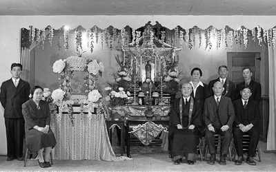 Thumbnail for Altares budistas y poesía creados durante la reubicación de estadounidenses de origen japonés entre 1942 y 1945: satisfacer las necesidades religiosas de los internados - Parte 2 de 4