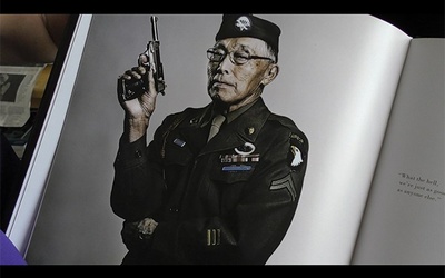 Thumbnail for Toshi Tokunaga, um veterano japonês de segunda geração ~Minha experiência de guerra como membro do exército americano~
