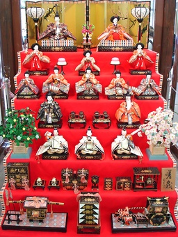 人形　ひな祭り 風雅さあるスタイリッシュで最高級の雛人形【Flower Girl かすみ