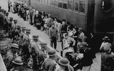 Thumbnail for Lecciones de historia con el profesor Masumi Izumi - Parte 2: Internamiento/encarcelamiento de japoneses estadounidenses versus japoneses canadienses