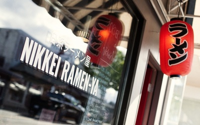 Thumbnail for 日系ラーメン屋：コモックスバレーの中心で新鮮な麺と生活賃金を提供