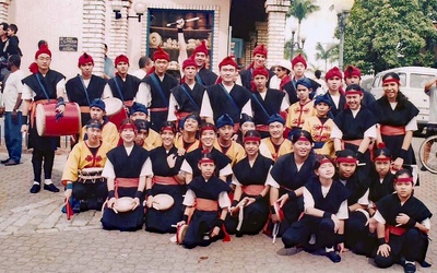Thumbnail for Kariyushi Eisá Daiko—Grupo de <em>eisa</em> taiko preserva y divulga el legado cultural de Okinawa