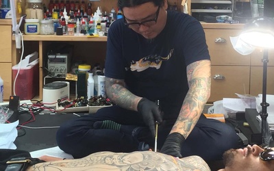 Thumbnail for Querendo divulgar tatuagens tradicionais ~ Sr. Horiba, um tatuador japonês que mora nos EUA ~ Parte 2
