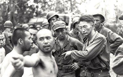 Thumbnail for  Miembros de MIS con hermanos que sirvieron en las fuerzas imperiales japonesas durante la Segunda Guerra Mundial