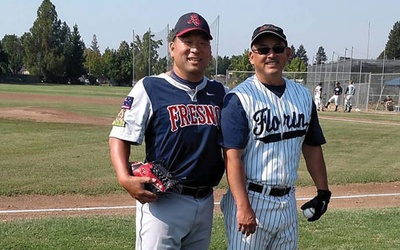 Thumbnail for El veterano entrenador de béisbol japonés-estadounidense se acerca a un hito