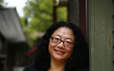 Thumbnail for Escribiendo sobre Thomas Noguchi, “Forense de las estrellas”: Una conversación con Anne Soon Choi