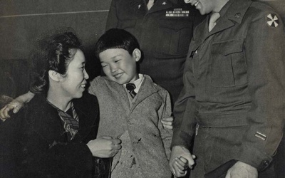Thumbnail for Ida e volta: um americano, no Japão durante a Segunda Guerra Mundial, volta para casa