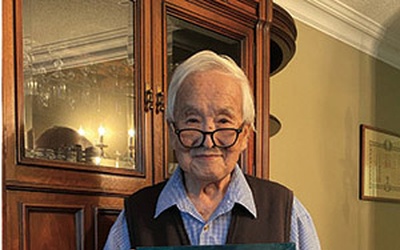 Thumbnail for 1 世紀を祝う: 二世の戦争退役軍人で尊敬されるジャーナリスト、フランク・モリツグ氏が 100 歳に